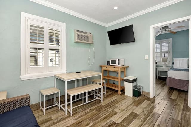 Suite, 2 Bedrooms, Kitchen