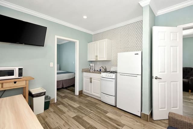 Suite, 2 Bedrooms, Kitchen