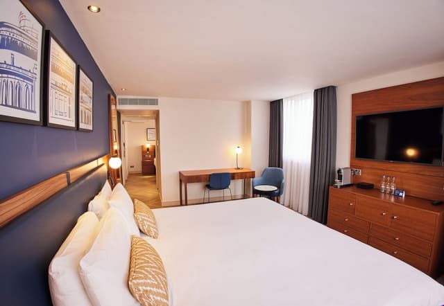 Deluxe Family Room Sleeps 4