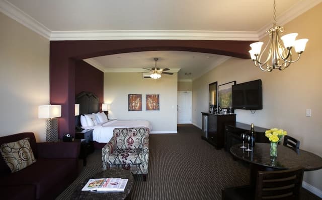 Standard Room, 1 King Bed, Tower (Syrah Suite in Hotel Tower)