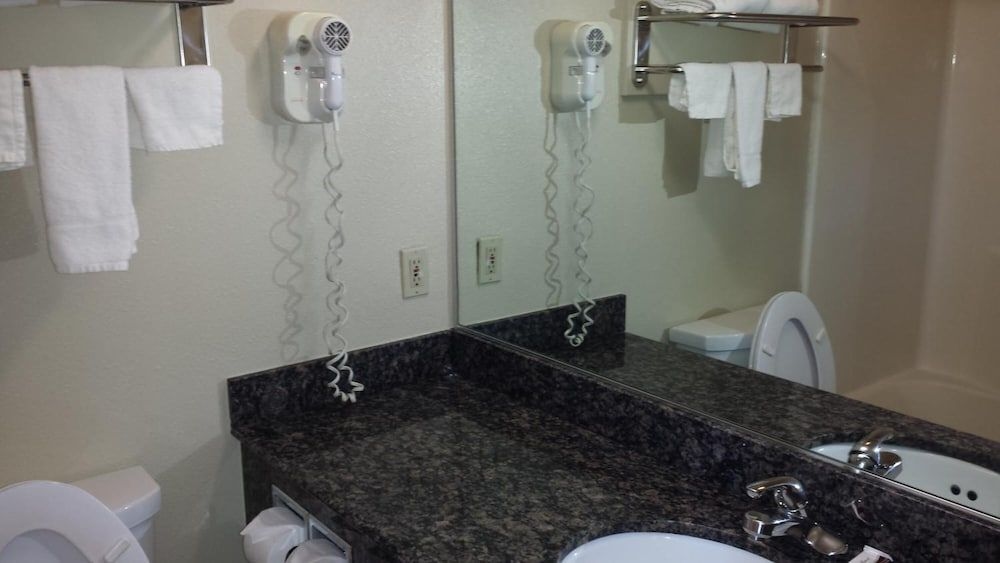 Regency Inn And Suites3