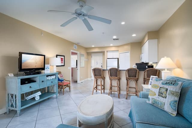 Deluxe Condo, 2 Bedrooms, 2 Bathrooms, City View (unit 204)