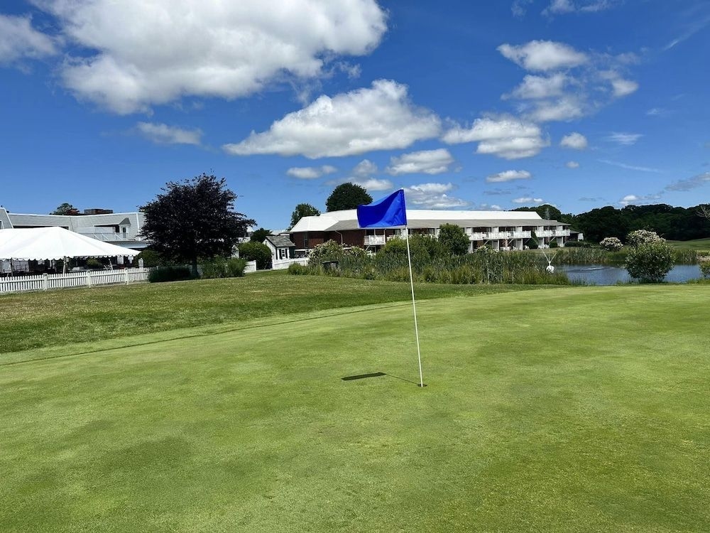 รีสอร์ทแอนด์คอนเฟอเรนซ์เซ็นเตอร์ แอทฮยานนิส (Resort and Conference Center at Hyannis)1