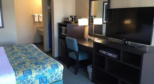 Deluxe Room, 1 King Bed (Upstairs room, stair access only)