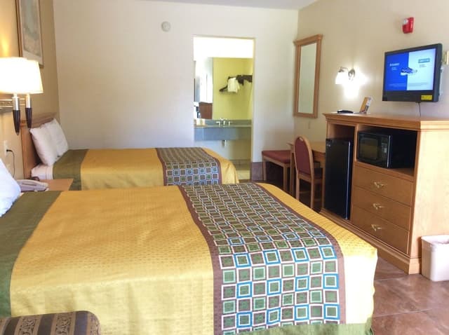 Deluxe Room, 2 Queen Beds, Smoking