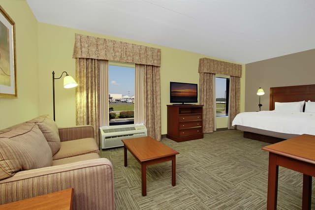 1 KING BED STUDIO SUITE W/ SOFABED NONSMOKING
