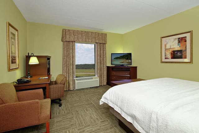 1 KING BED NONSMOKING