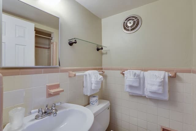 Deluxe Room ,1 Full Size Bed, Kitchenette