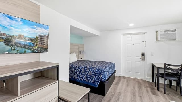 Deluxe Room ,1 Full Size Bed, Kitchenette