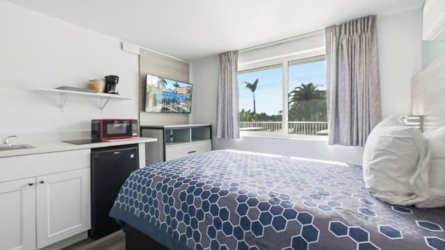 Deluxe Room ,1 Full Size Bed, Kitchenette