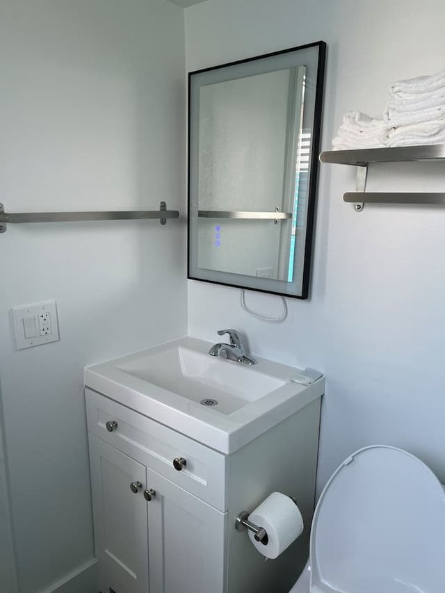 Deluxe Room ,1 Full Size Bed, Kitchenette