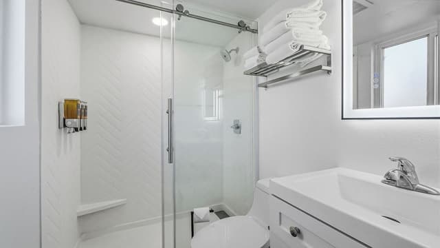 Deluxe Room, 1 King Bed, Kitchenette