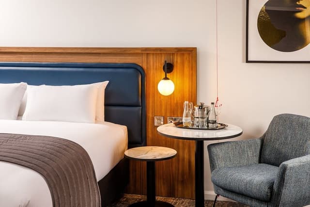 Premium Room, 1 King Bed, Club Lounge Access