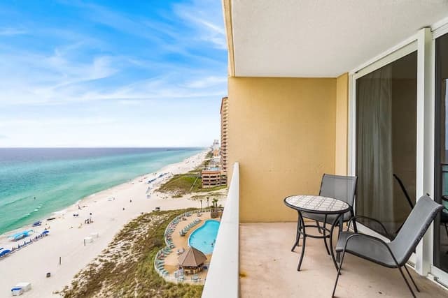 Apartment (Emerald Beach Resort 1133 - Beachfron)