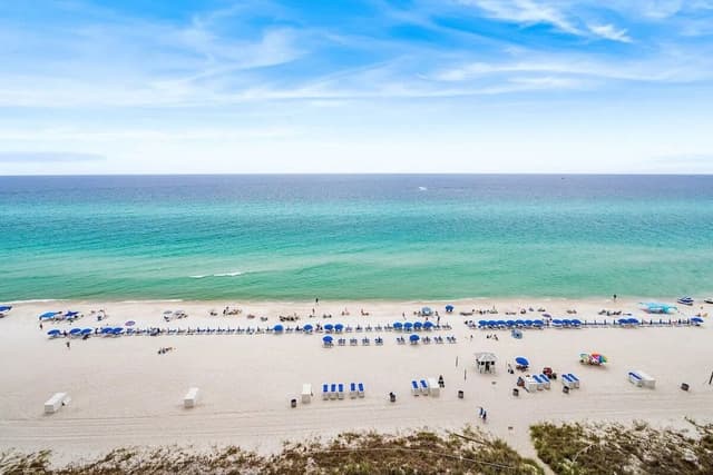 Apartment (Emerald Beach Resort 1133 - Beachfron)