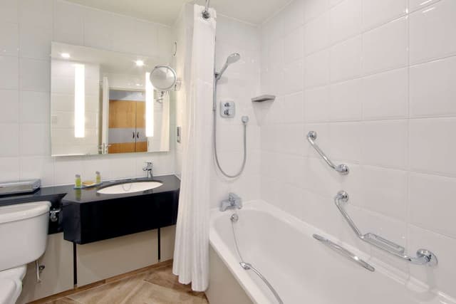 QUEEN GUEST ROOM
