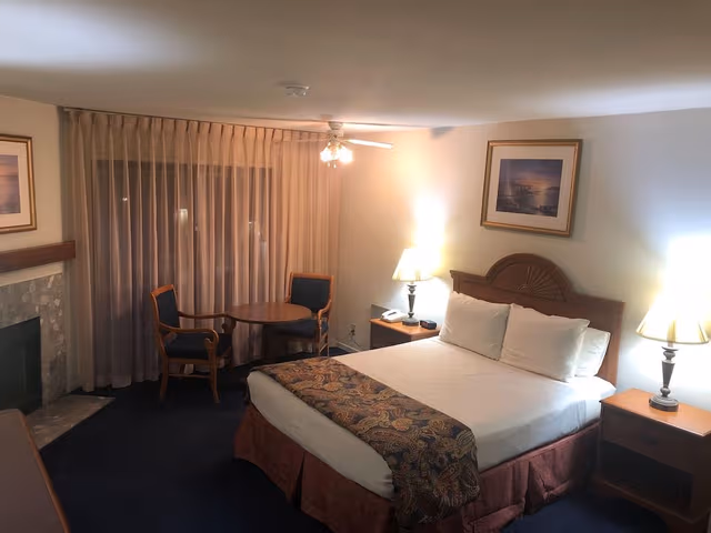 Deluxe Room, 1 King Bed, Fireplace