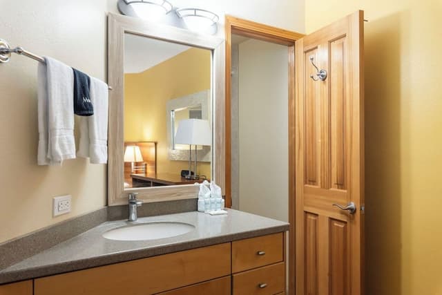 Premium Condo, 1 Bedroom, Partial Ocean View