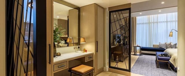 Junior Suite, 1 King Bed