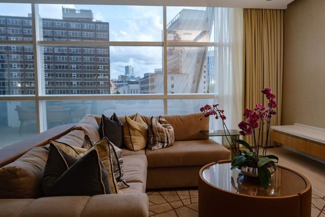 Suite, 1 King Bed (Riverside)