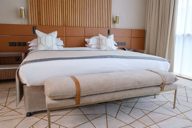 Suite, 1 King Bed (Riverside)