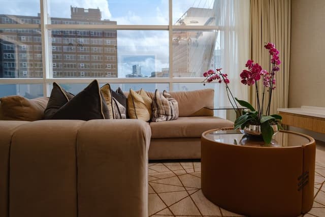 Suite, 1 King Bed (Riverside)