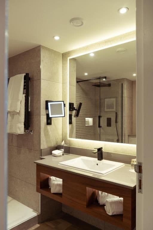 Executive Room with One King Bed