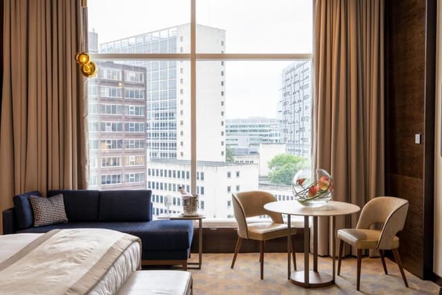 Executive Room with One King Bed
