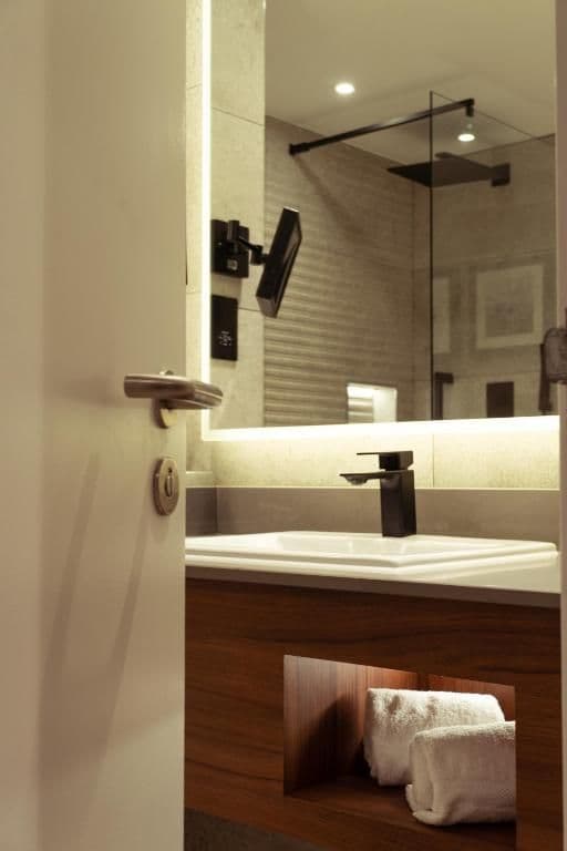 Executive Room with One King Bed