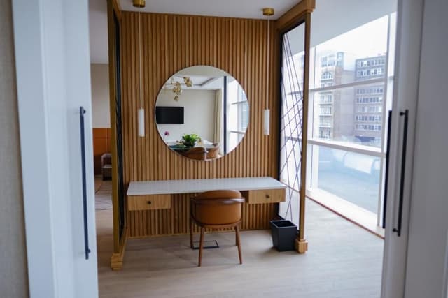 Riverside Suite with One King Bed