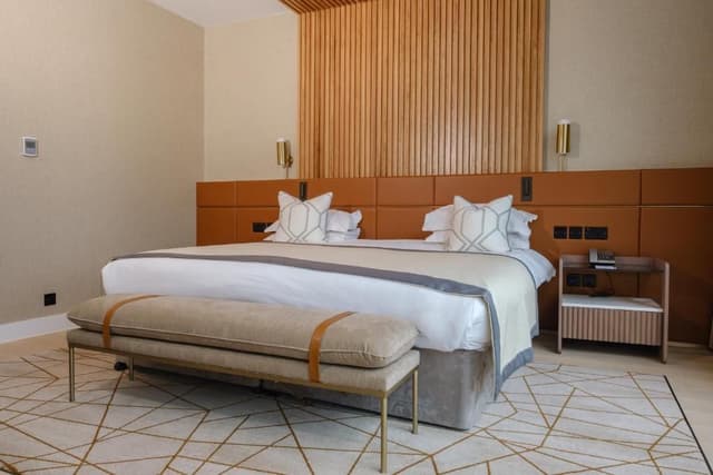Riverside Suite with One King Bed