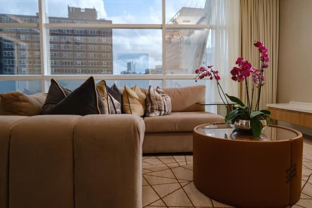 Riverside Suite with One King Bed