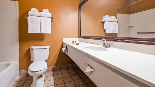 Standard Room, 2 Queen Beds, Accessible, Bathtub