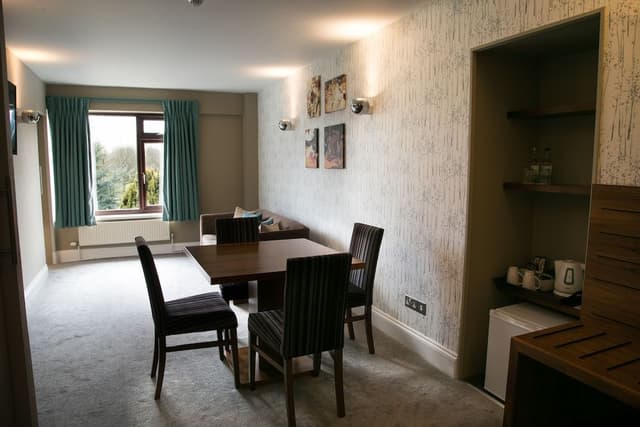 Suite, 1 King Bed, Non Smoking (Living Room)