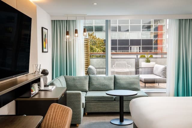 Premium Room, 1 King Bed, Balcony (Super King)