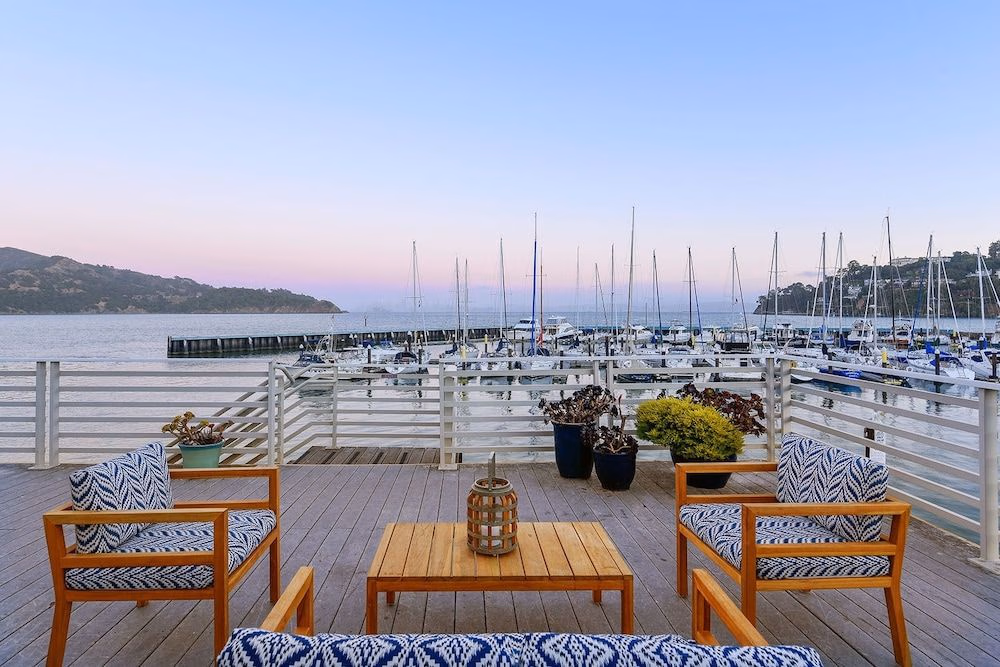 Waters Edge Hotel4