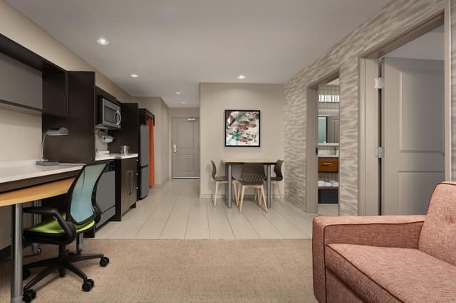 Suite, 1 King Bed, Accessible (Hearing)