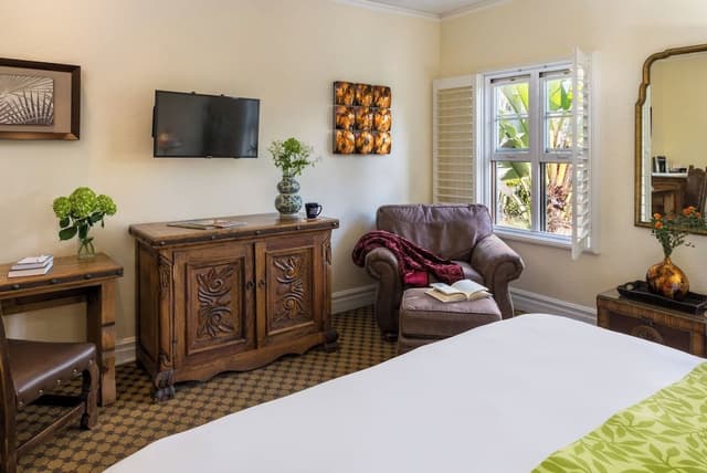 Standard Room, 1 King Bed