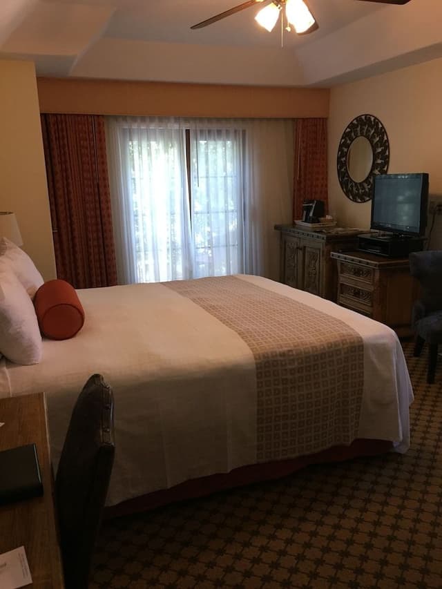 Standard Room, 1 Queen Bed