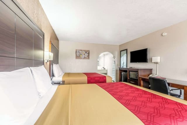 Standard Room, 2 Queen Beds, Non Smoking