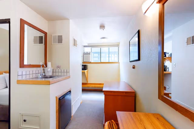 Room (Standard Queen, Ground Floor)