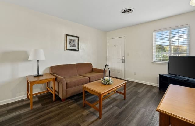 Suite, 1 Queen Bed