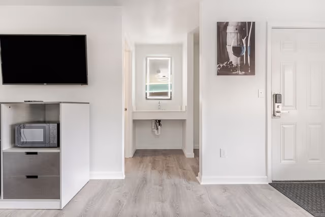 Classic Single Room, 1 Queen Bed, Non Smoking, Ground Floor
