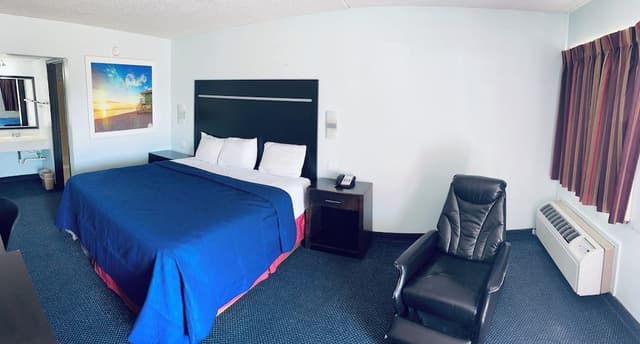 Basic Single Room, 1 King Bed, Non Smoking