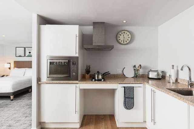 Studio Suite, 1 King Bed, Accessible, Kitchen