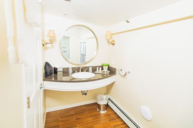 Standard Room, 1 King Bed, City View