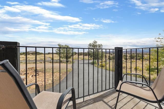 Suite, 1 King Bed, Jetted Tub, Mountain View