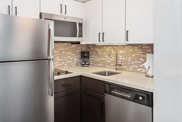 Studio Suite, 2 Queen Beds, Kitchen