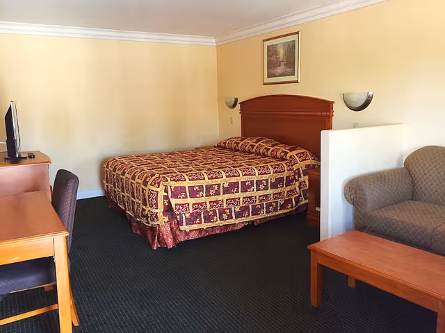 Standard Room, 1 King Bed