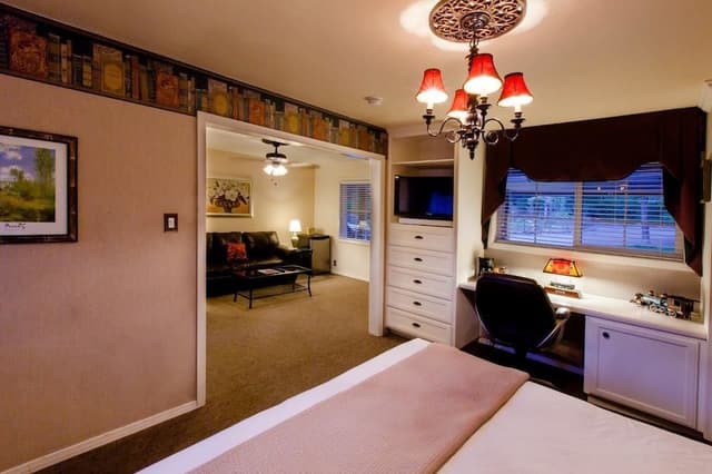 Suite, 1 King Bed